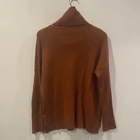 Cyrus Turtleneck Straight Hem Long Sleeves Pullover Sweater Size Small (750) - Picture 2 of 5
